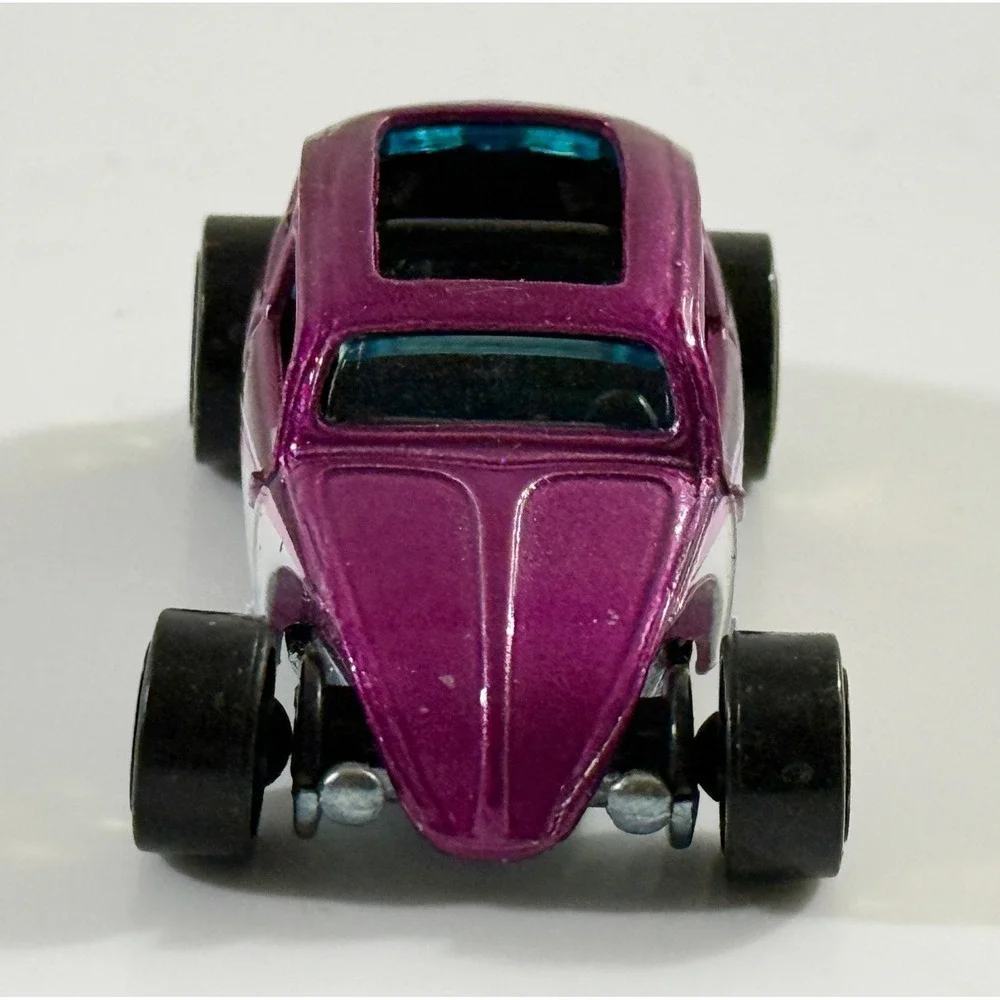 Hot Wheels Custom Volkswagen Beetle Kids 1:64 Purple Metallic Diecast Car D01